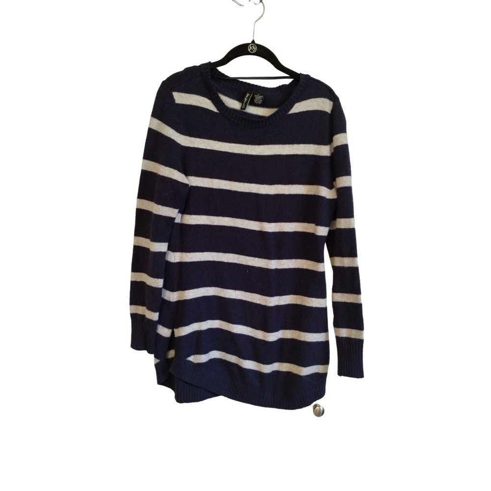 Free For All‎ blue and white strip sweater